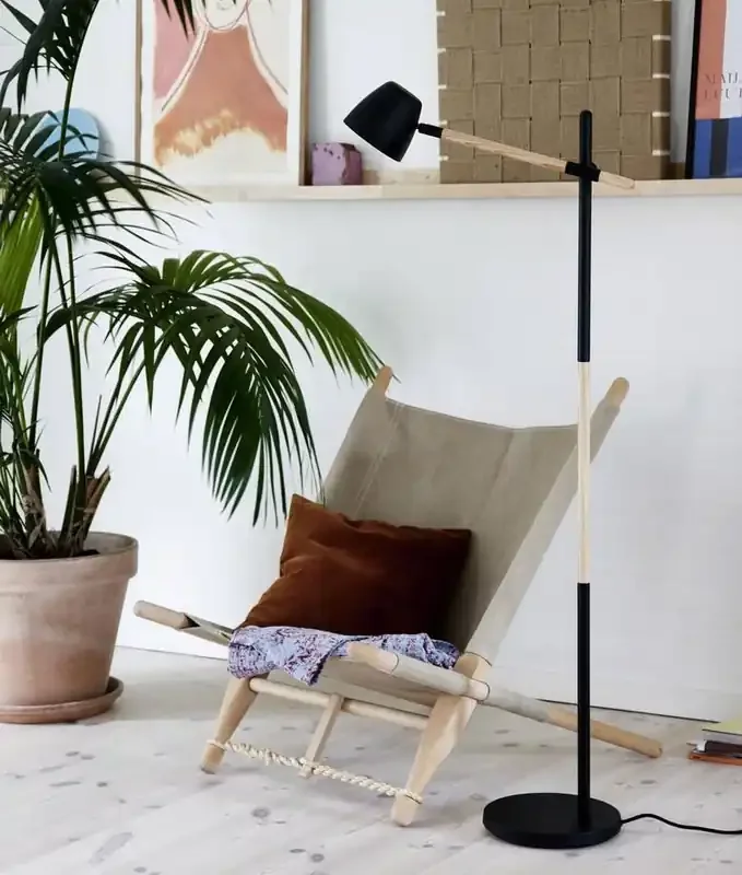 Adjustable Reading Floor Light – Black and Light Wood