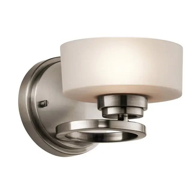 Aleeka Classic Pewter Wall Light