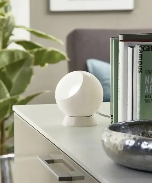 Petto 1 White Steel Table Lamp