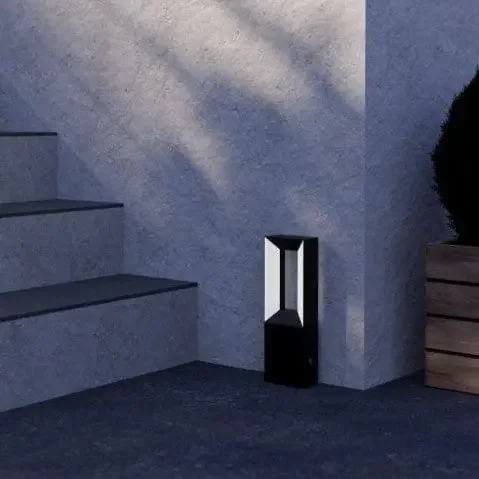 Riforano LED Pedestal Light